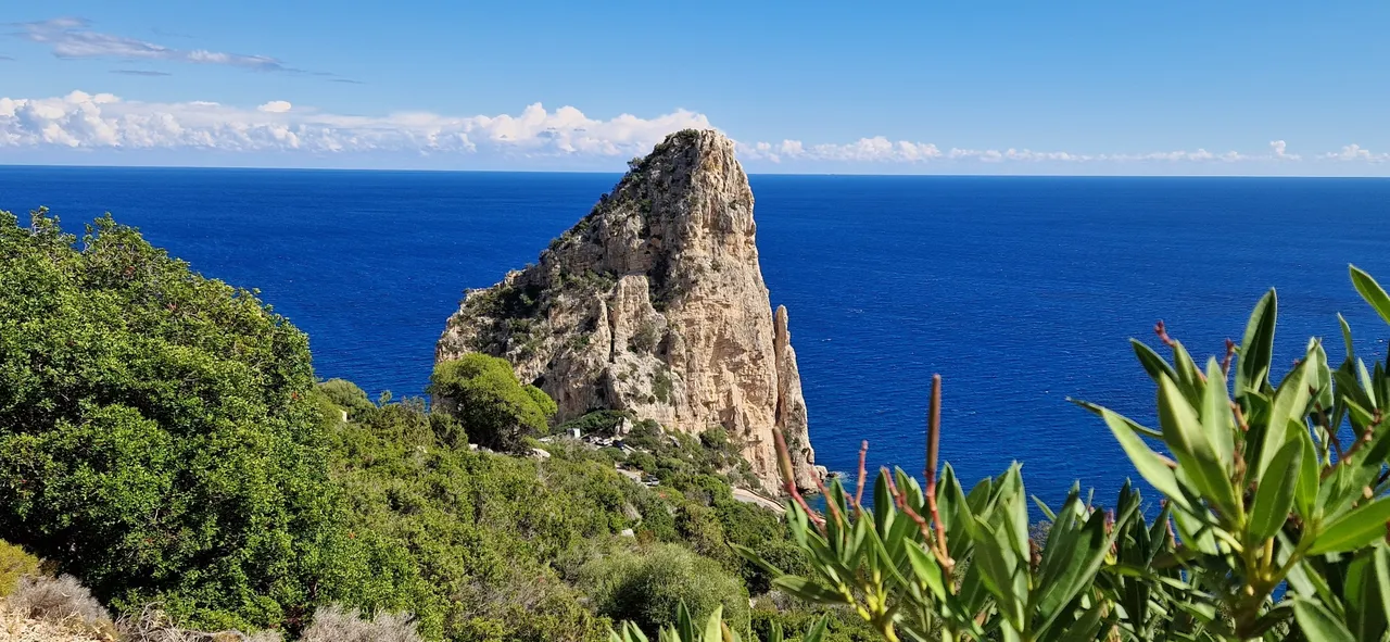 Selvaggio Blu – Trekking tra falesie e mare